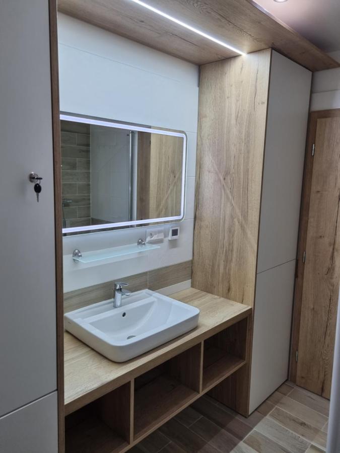 Apartman Nerudovka D 104, Finska Sauna, Garazove Stani Loučná pod Klínovcem 외부 사진